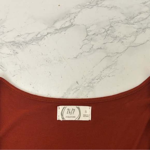 24/7 Maurices Stretch Short Sleeve front Romper Sz S Burgundy Elastic Waist - Picture 8 of 8